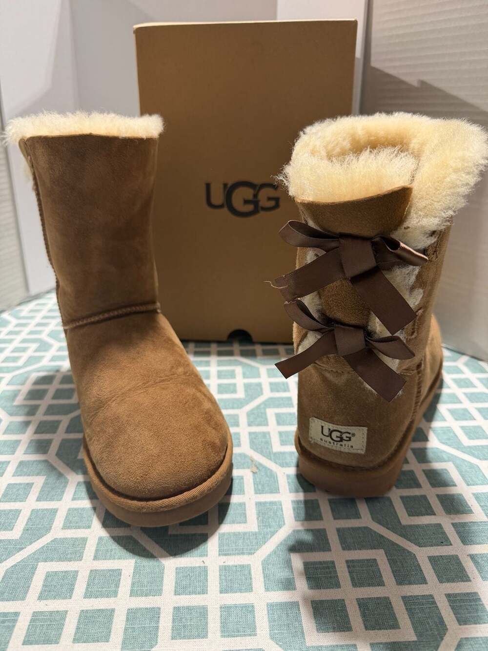 UGG Bailey Bow Boots Size 8 Chestnut Suede